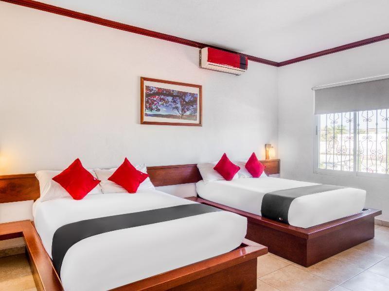 Monte Salerno Hotel & Suites Montemorelos الغرفة الصورة