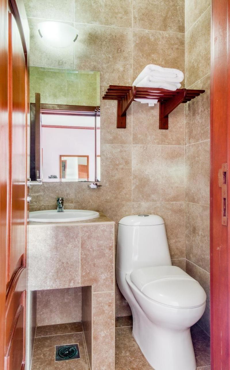 Monte Salerno Hotel & Suites Montemorelos الغرفة الصورة