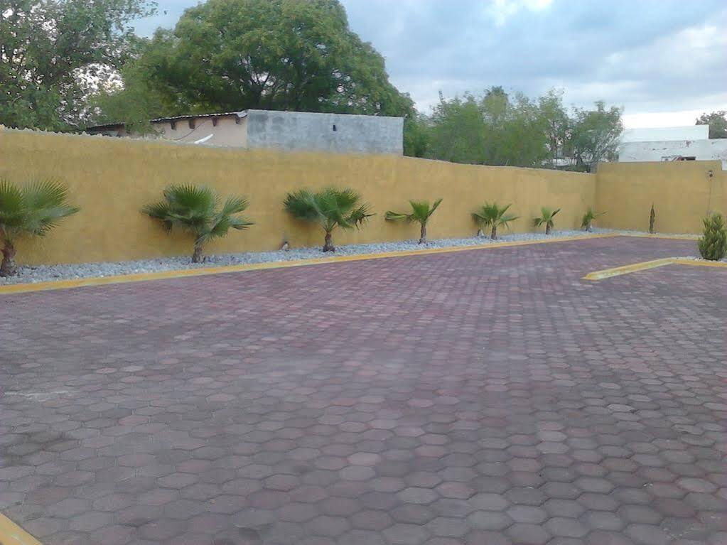 Monte Salerno Hotel & Suites Montemorelos المظهر الخارجي الصورة