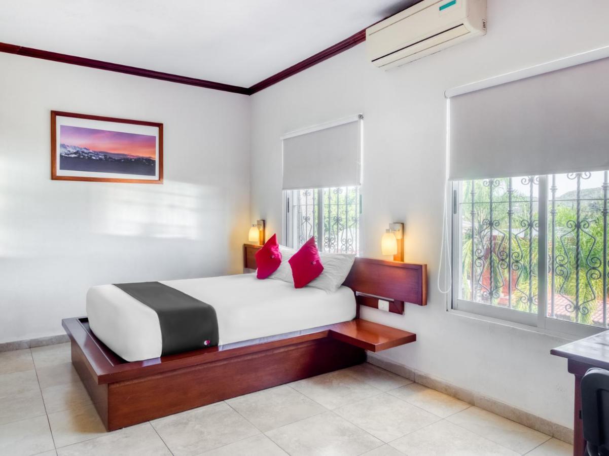 Monte Salerno Hotel & Suites Montemorelos المظهر الخارجي الصورة
